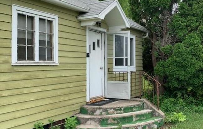 1 bedroom house with a large yard but no worries the owner covers lawn care! Located in Rockwell City for only $650