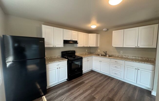COZY 2BD/1BA NORTH WEST APARTMENT | ON-SITE LAUNDRY | PET FRIENDLY | OFF-STREET PARKING | AVAIL UPON REQUEST