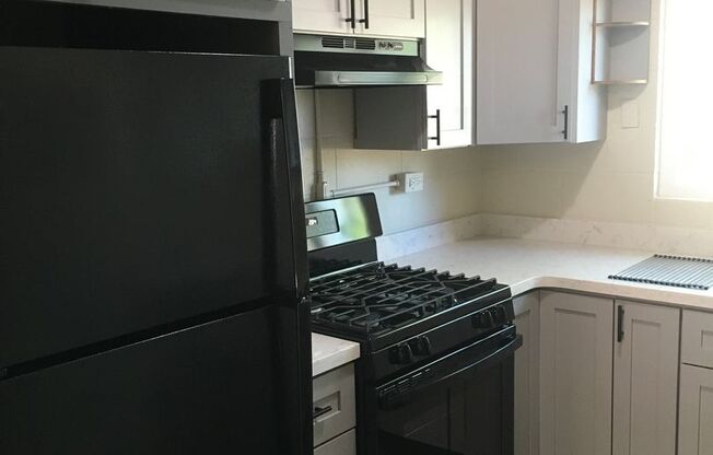 Studio, 1 bath, 380 sqft, $895, Unit 3