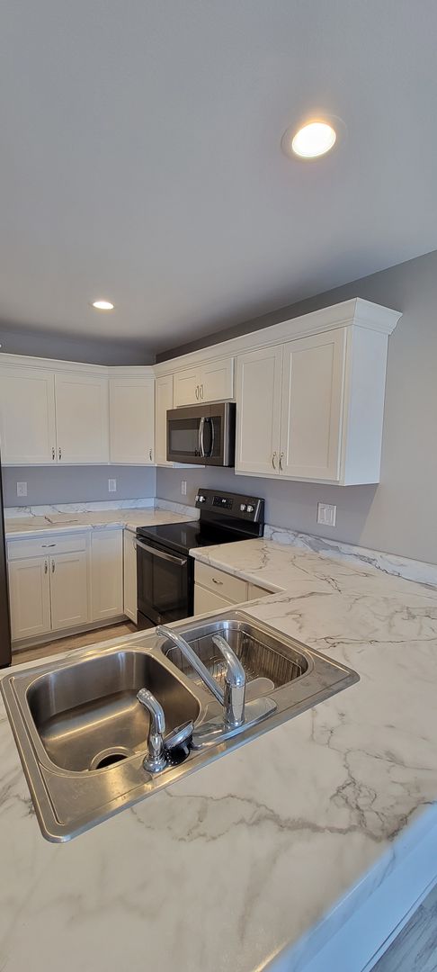 2 bed/2.5 bath condo for rent!