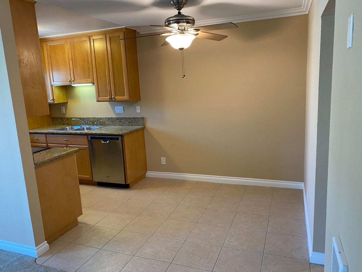 Top Floor Imperial Beach Condo with Washer/Dryer Combo