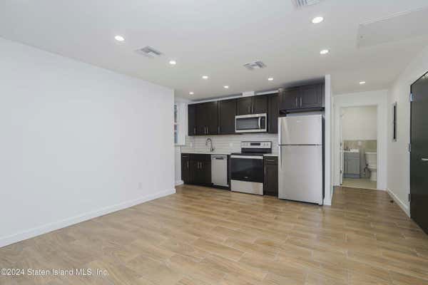 1 bed, 1 bath, 3,300 sqft, $1,800, Unit 1