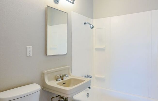 2 beds, 1 bath, 825 sqft, $1,199, Unit 248