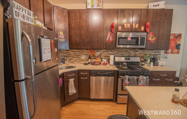 2110 W 18 ST