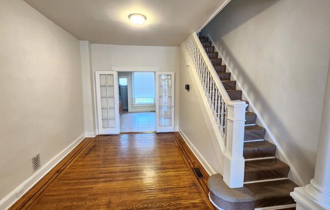 Beautiful 2.5 Bedroom 1.5 Bathroom West Baltimore Town Home