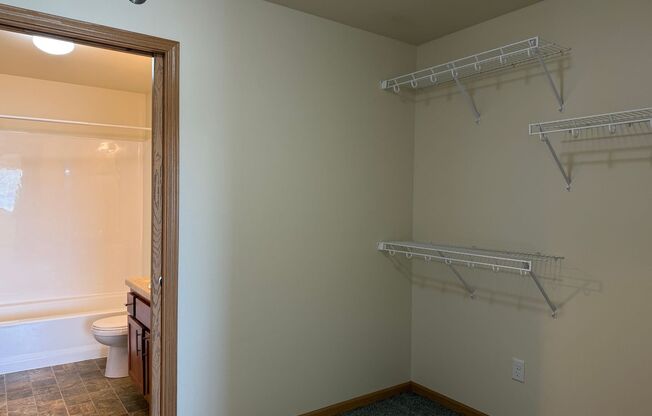 1 bed, 1 bath, 771 sqft, $975