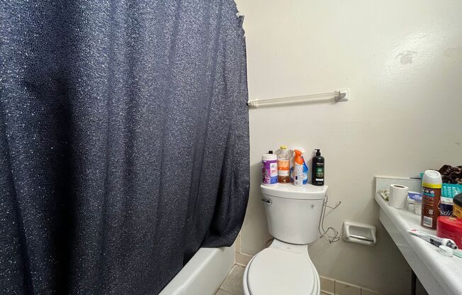 2 beds, 1 bath, $1,295, Unit 201