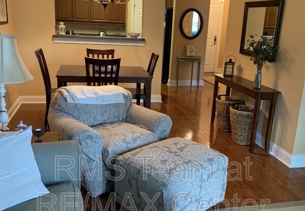 1 bed, 1.5 baths, 1,025 sqft, $1,595