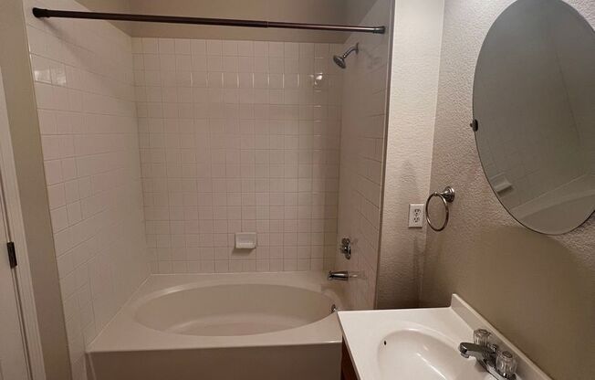 3 beds, 2 baths, $1,695, Unit # 2102