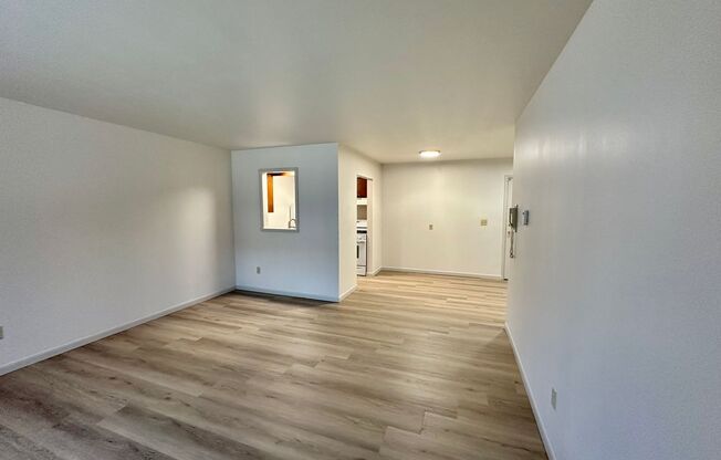 2 beds, 1 bath, $1,295, Unit 114