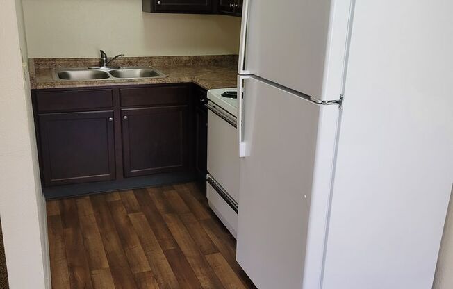 1 bed, 1 bath, $675, Unit 16