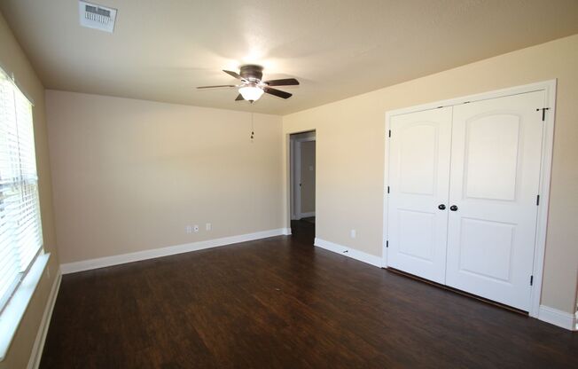 Classically Styled 3/2 In Wonderful Weatherford! ((All Kitchen Appliances Included)) Granite Countertops & Custom Wood Cabinets ~ Master Suite w/ Walk In Closet ~ Covered Parking & Landscaping Included! ((Coming Soon))