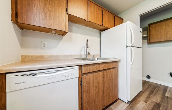 5847-5855 SE Holgate