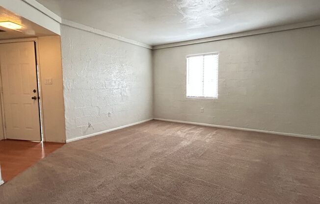 LOS BLANCOS-ALL UTILITES INCLUDED!!