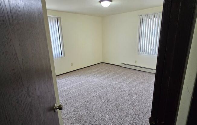 2 beds, 1 bath, 824 sqft, $1,229, Unit 1658-06