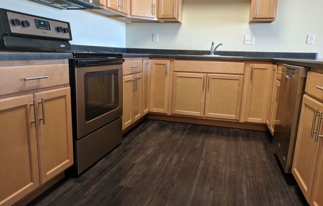 1 bed, 1 bath, 718 sqft, $985, Unit 627-307