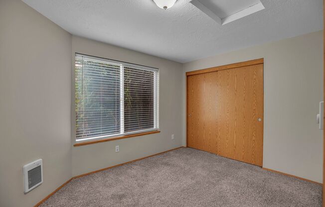 2 beds, 2 baths, 950 sqft, $1,395, Unit 340-27