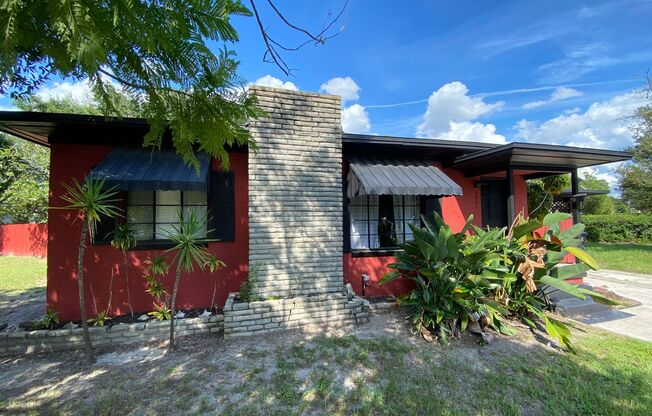 2/1 Bungalow in the Heart of Audubon Park!!!