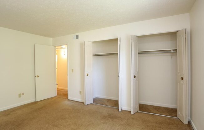 Apartments in Clarksville, IN closets