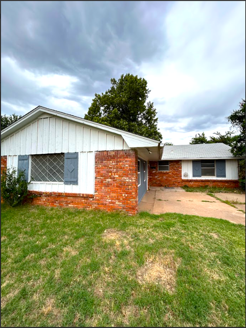 Spacious and Modern 5-Bedroom Home in Yukon