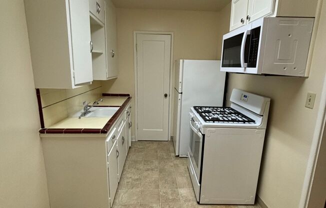 Golden Lantern Apartments