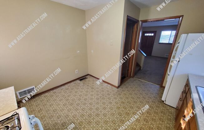 2 beds, 1 bath, $1,295