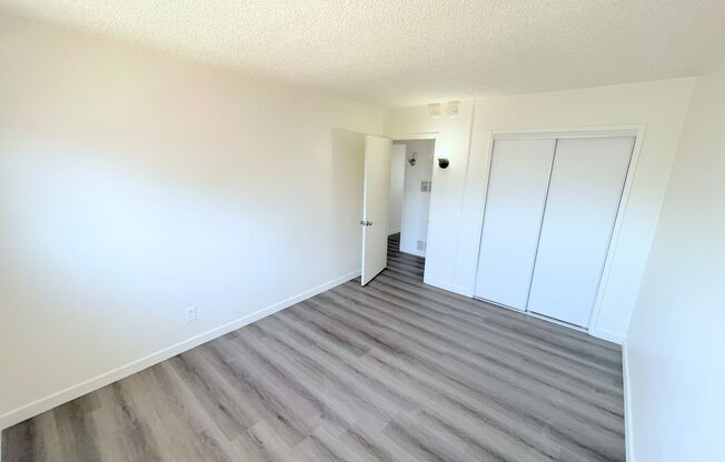 Adjacent to Lawndale, Inglewood, and 15 min drive to DTLA, 2bd/1ba with parking!