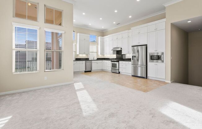 Modern Stonegate Condo with Balcony & Resort Amenities!