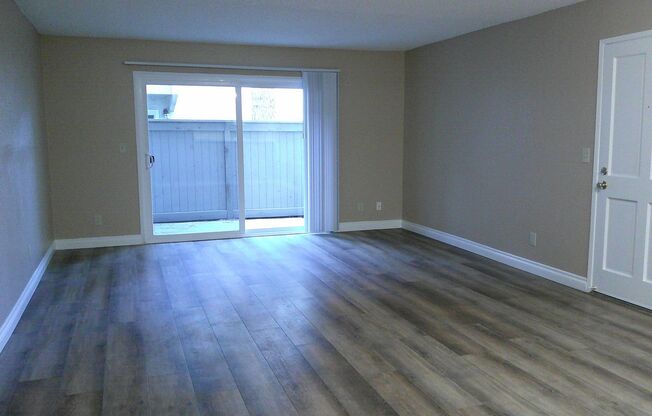 2 beds, 1.5 baths, 900 sqft, $2,400, Unit 48-55D