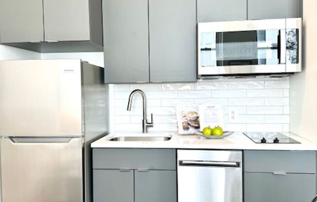 1 bed, 1 bath, 570 sqft, $1,400, Unit 208