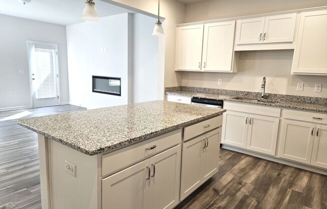Like-New End-Unit Townhome - Washer & Dryer Included
