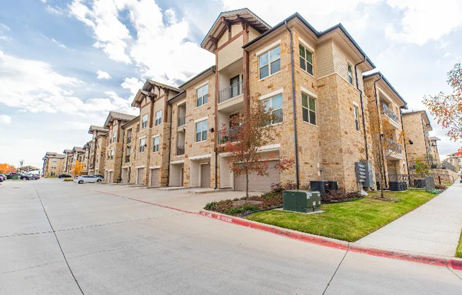 Exterior view of the preserve apartments, located near Colleyville TX.
