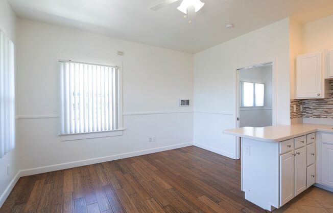 OPEN HOUSE: 10/4 9:30-10:30AM ~ Mission Hills: 1BR in Unique, Historic Building with Balcony!