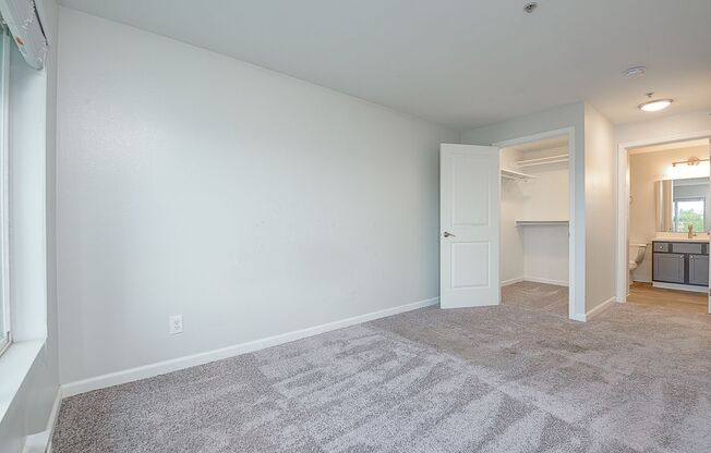 2 beds, 2 baths, 865 sqft, $2,350, Unit 2-204