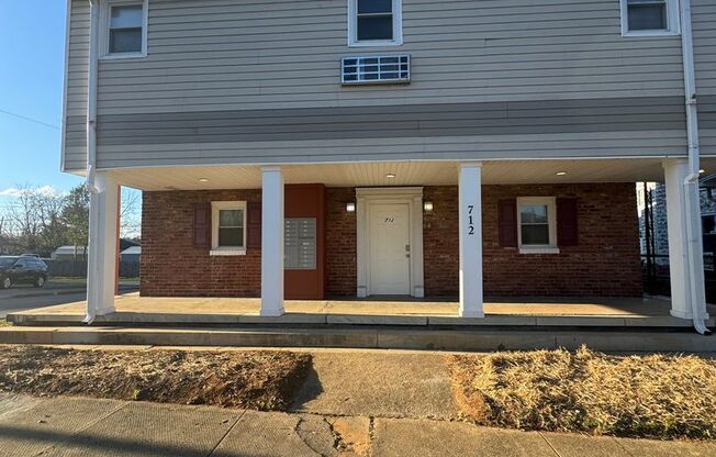 712 Lamont St.