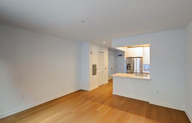 227 W 77 ST
