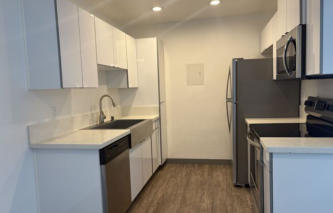 2 beds, 1 bath, 950 sqft, $2,875, Unit D076