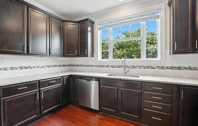 ABSOLUTELY GEORGOUS 2 STORY TOWNHOUSE IN CARY