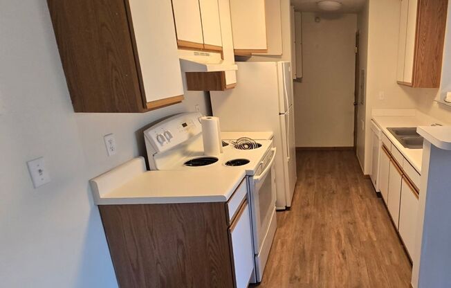 1 bed, 1 bath, 889 sqft, $940, Unit 112-206