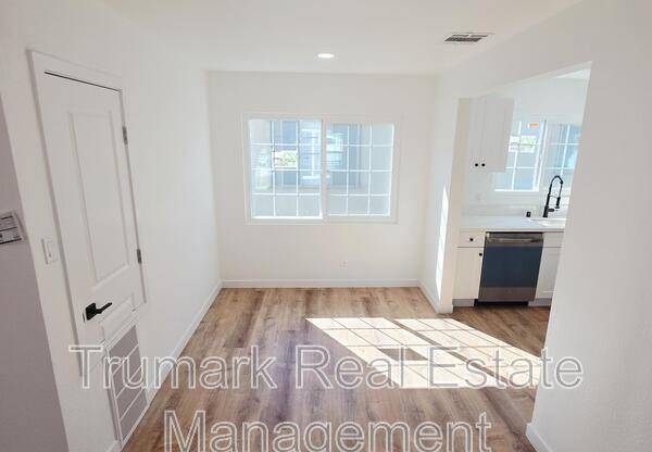 938 W GLENOAKS BLVD
