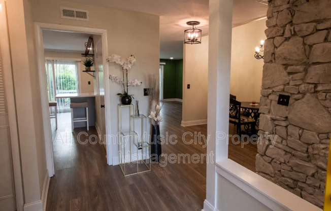 129 HERMITAGE WOODS DR