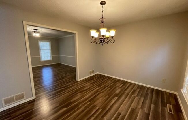 ASK ABOUT OUR MOVE IN SPECIAL!!!    CHEROKEE ESTATES - This Beautiful 3 Story Home is ready for you!!