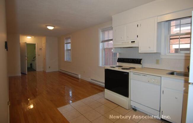 2 beds, 1 bath, $2,995, Unit W