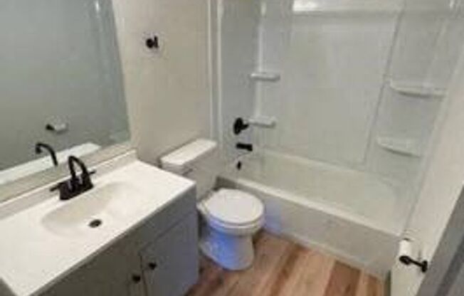 Studio, 1 bath, 400 sqft, $725, Unit 3706-1