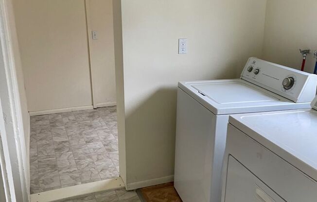 2 beds, 1 bath, $3,200