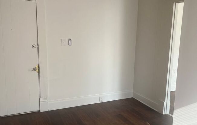 Studio, 1 bath, $900, Unit APT4 R