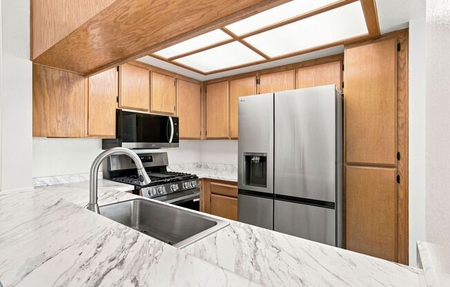 Open 3-Bedroom, 2-Bath Condo With LAKE VIEWS!