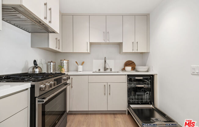 1 bed, 1 bath, 765 sqft, $4,695, Unit 413