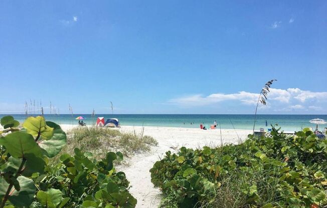 3 beds, 2 baths, 1,205 sqft, $2,075, Unit 083