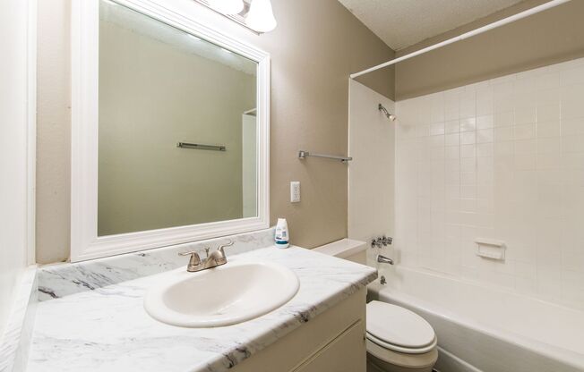 Studio, 1 bath, 415 sqft, $799, Unit 106